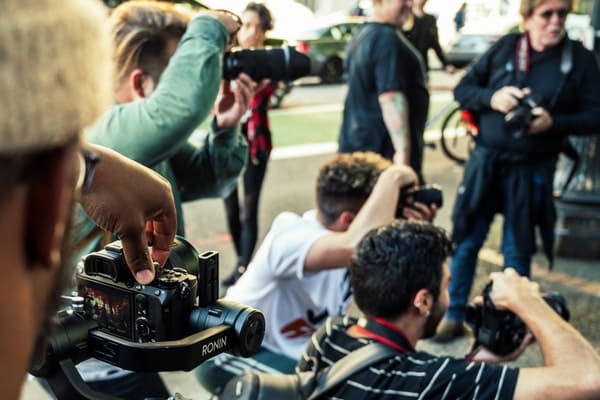 journalists clicking pictures